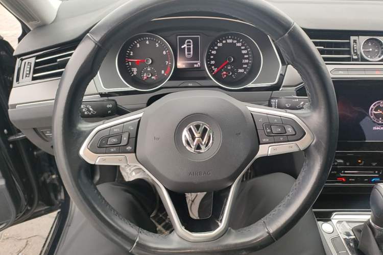 Used Volkswagen Magotan 2020 330TSI DSG Leading Model Steering Wheel