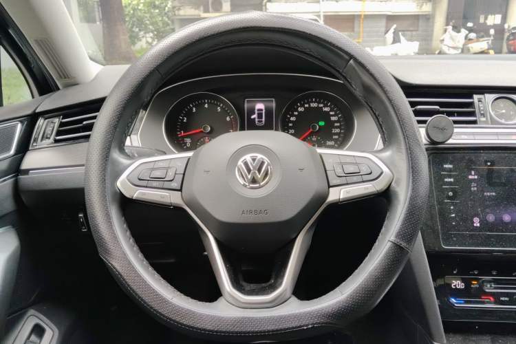 Used Volkswagen Magotan 2020 330TSI DSG Leading Model Steering Wheel
