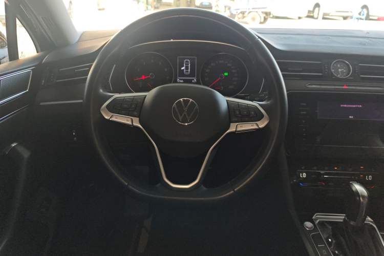 Used Volkswagen Magotan 2020 330TSI DSG Leading Model Steering Wheel