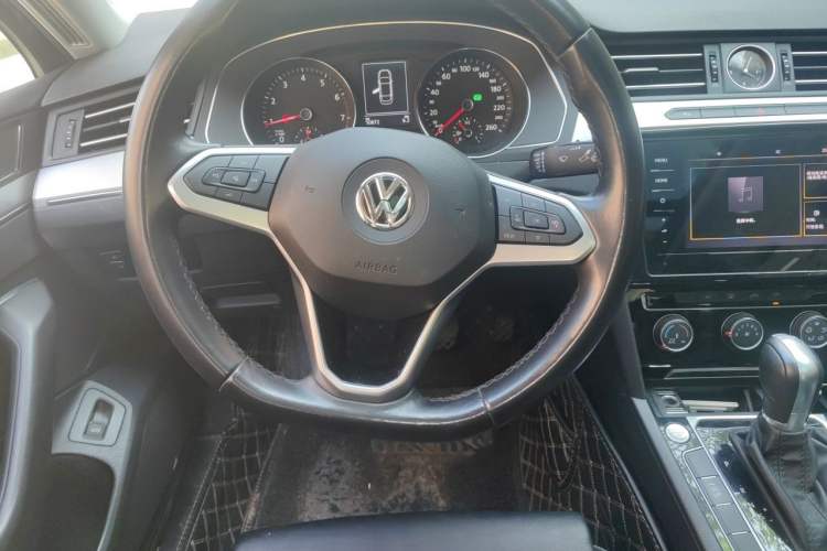 Used Volkswagen Magotan 2020 280TSI DSG Comfort Edition Steering Wheel