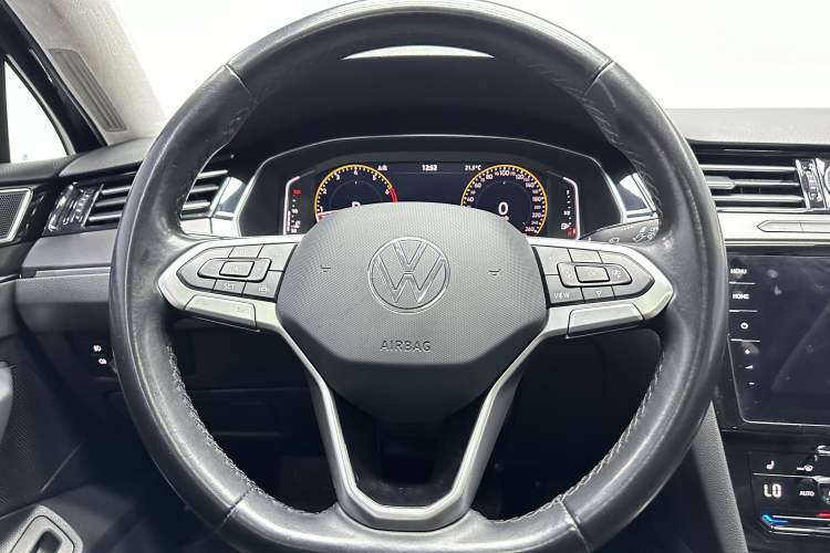 Used Volkswagen Magotan 2020 330TSI DSG Luxury Edition Steering Wheel
