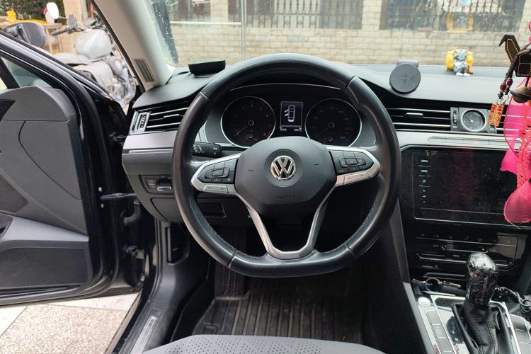Used Volkswagen Magotan 2020 330TSI DSG Leading Model Steering Wheel