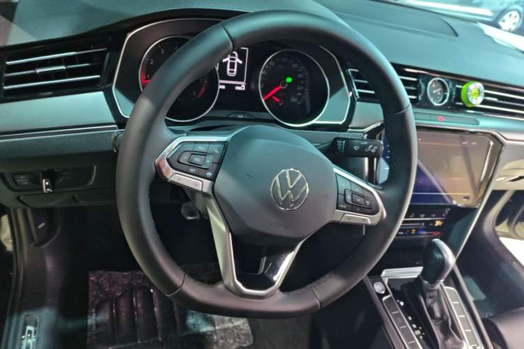 Used Volkswagen Magotan 2020 330TSI DSG Leading Model Steering Wheel