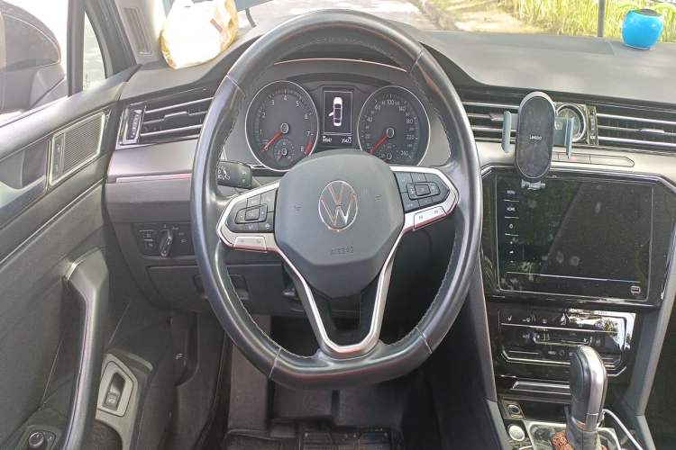 Used Volkswagen Magotan 2020 330TSI DSG Leading Model Steering Wheel