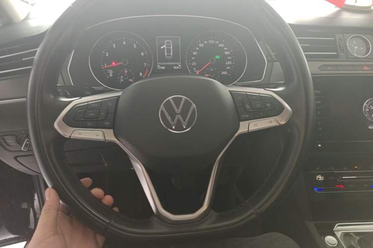 Used Volkswagen Magotan 2020 330TSI DSG Leading Model Steering Wheel
