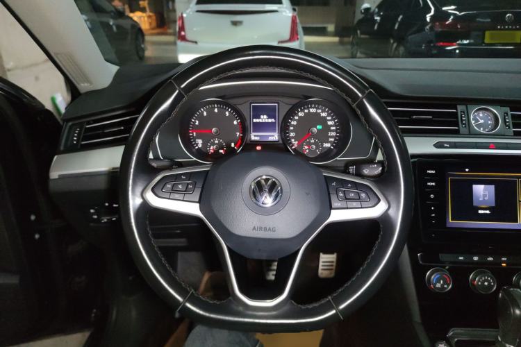 Used Volkswagen Magotan 2020 280TSI DSG Comfort Edition Steering Wheel