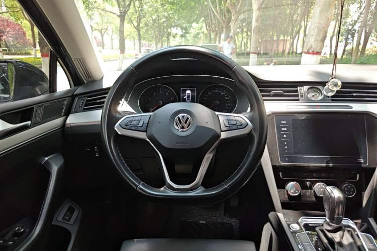 Used Volkswagen Magotan 2020 280TSI DSG Comfort Edition Steering Wheel