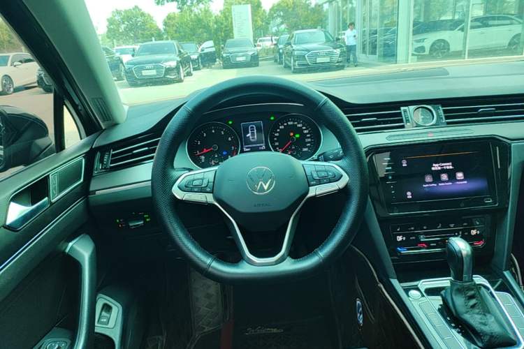 Used Volkswagen Magotan 2020 330TSI DSG Leading Model Steering Wheel