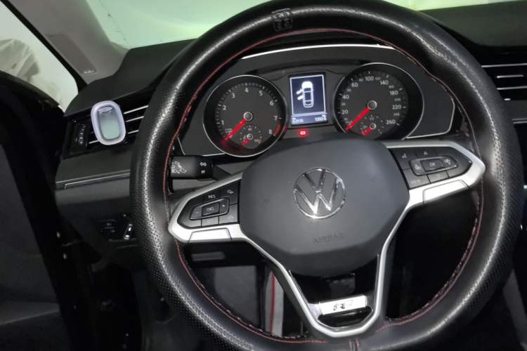 Used Volkswagen Magotan 2020 330TSI DSG Leading Model Steering Wheel