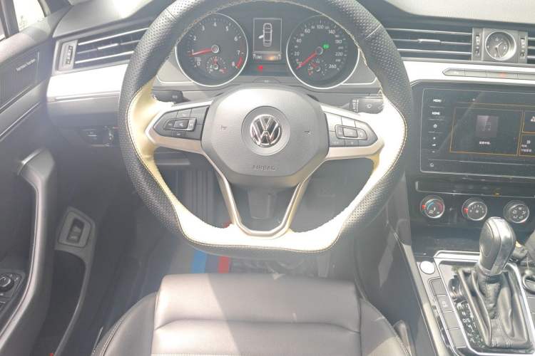 Used Volkswagen Magotan 2020 280TSI DSG Comfort Edition Steering Wheel