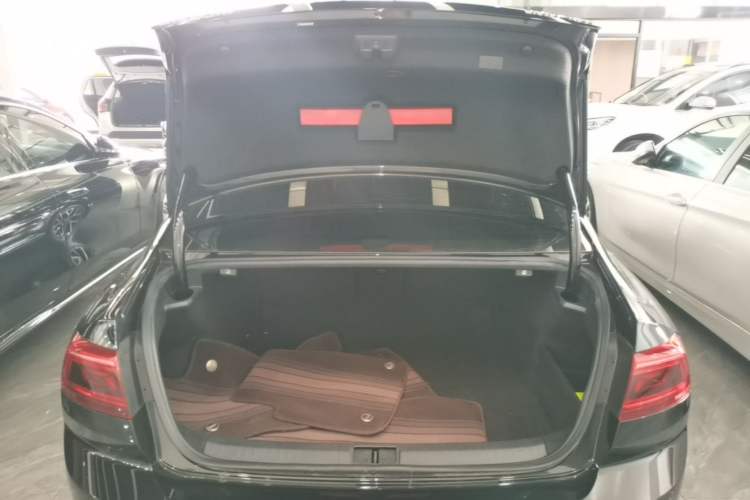 Used Volkswagen Magotan 2020 330TSI DSG Leading Model Trunk