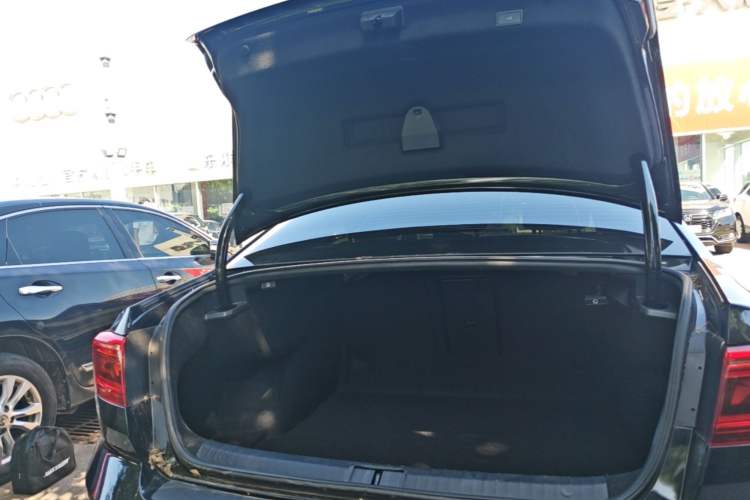 Used Volkswagen Magotan 2020 330TSI DSG Luxury Edition Trunk