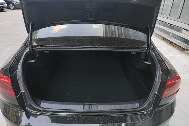 Used Volkswagen Magotan 2020 330TSI DSG Luxury Edition Trunk