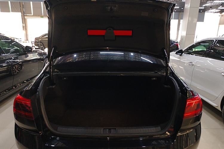 Used Volkswagen Magotan 2020 330TSI DSG Leading Model Trunk