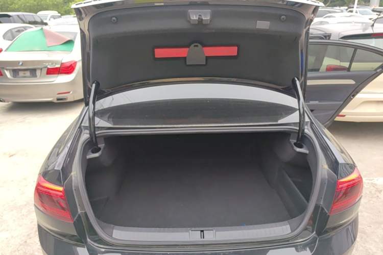 Used Volkswagen Magotan 2020 280TSI DSG Comfort Edition Trunk