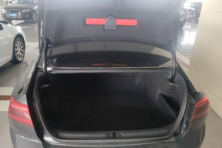 Used Volkswagen Magotan 2020 280TSI DSG Comfort Edition Trunk