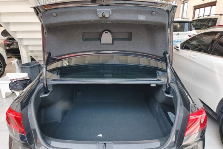 Used Volkswagen Magotan 2020 330TSI DSG Leading Model Trunk