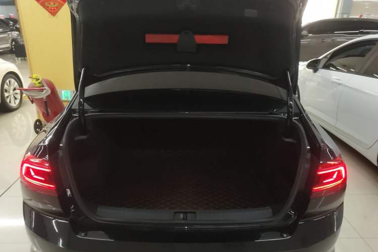 Used Volkswagen Magotan 2020 280TSI DSG Comfort Edition Trunk