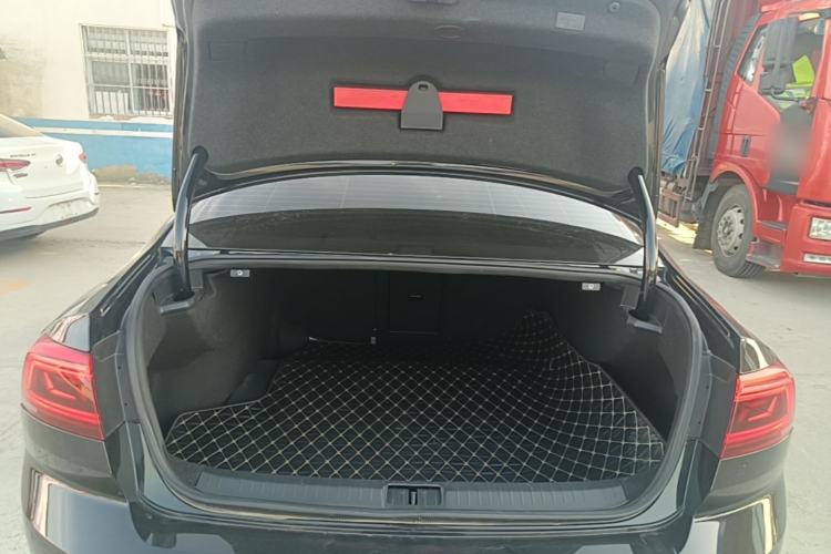 Used Volkswagen Magotan 2020 330TSI DSG Leading Model Trunk