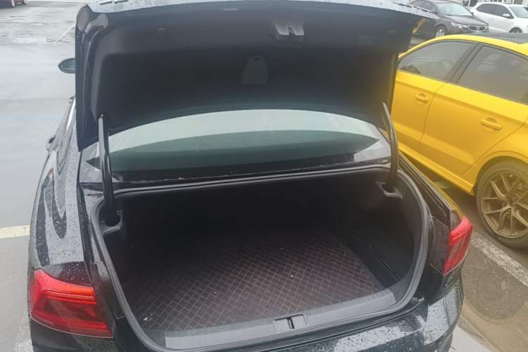 Used Volkswagen Magotan 2020 280TSI DSG Comfort Edition Trunk
