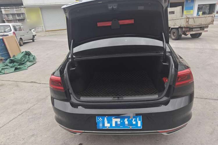 Used Volkswagen Magotan 2020 280TSI DSG Comfort Edition Trunk