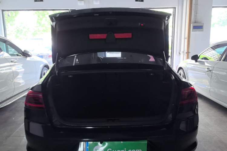 Used Volkswagen Magotan 2020 330TSI DSG Leading Model Trunk