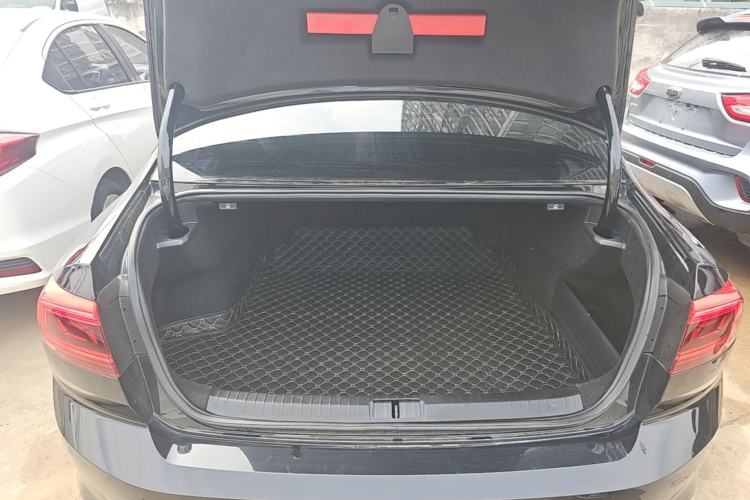 Used Volkswagen Magotan 2020 330TSI DSG Leading Model Trunk
