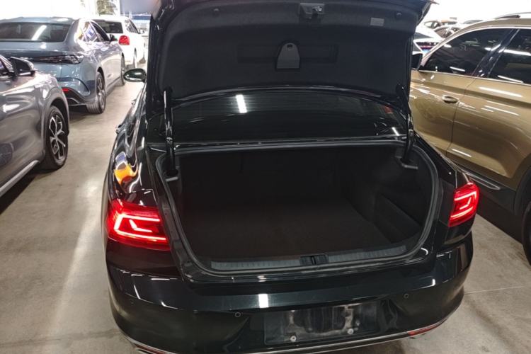 Used Volkswagen Magotan 2020 280TSI DSG Comfort Edition Trunk
