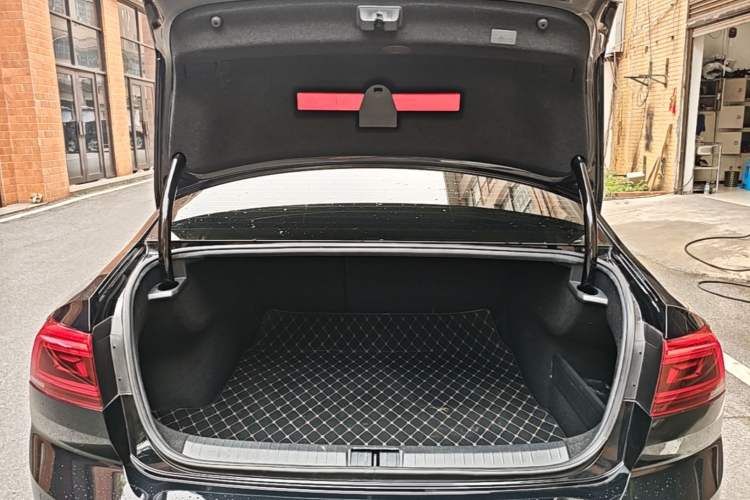 Used Volkswagen Magotan 2020 280TSI DSG Comfort Edition Trunk