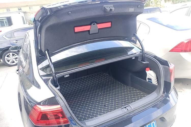 Used Volkswagen Magotan 2020 330TSI DSG Leading Model Trunk