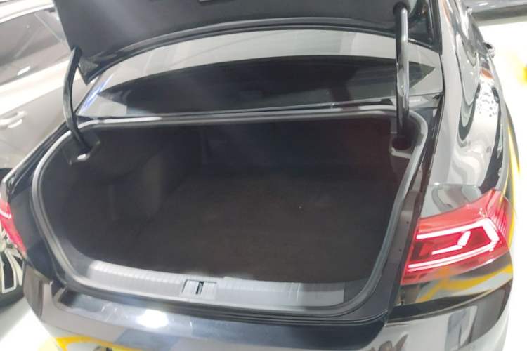 Used Volkswagen Magotan 2020 280TSI DSG Comfort Edition Trunk