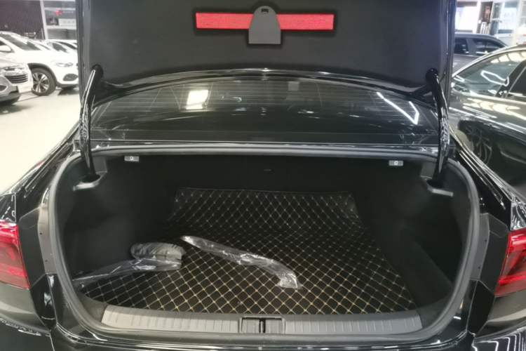 Used Volkswagen Magotan 2020 330TSI DSG Leading Model Trunk