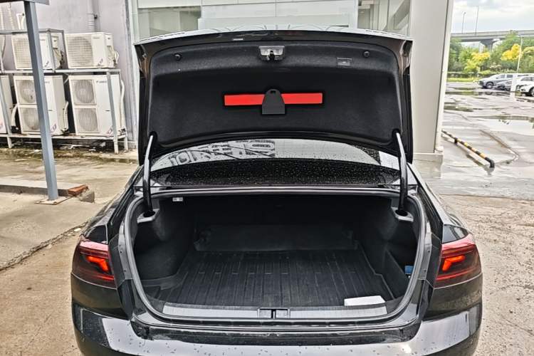 Used Volkswagen Magotan 2020 330TSI DSG Luxury Edition Trunk