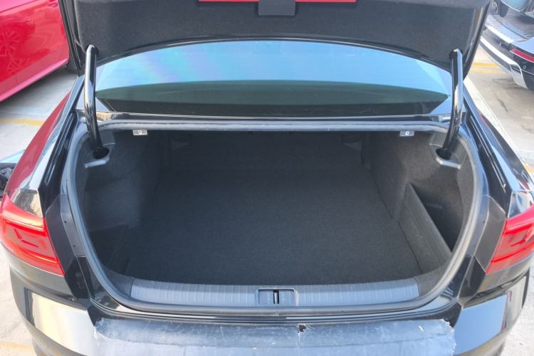 Used Volkswagen Magotan 2020 330TSI DSG Leading Model Trunk