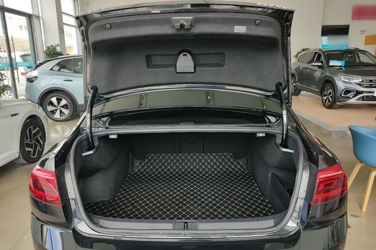 Used Volkswagen Magotan 2020 330TSI DSG Leading Model Trunk