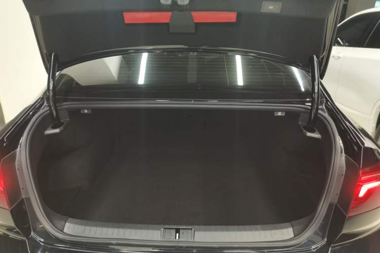 Used Volkswagen Magotan 2020 330TSI DSG Leading Model Trunk