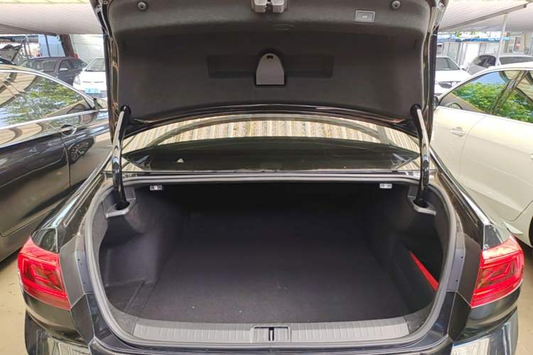 Used Volkswagen Magotan 2020 380TSI DSG Luxury Version Trunk