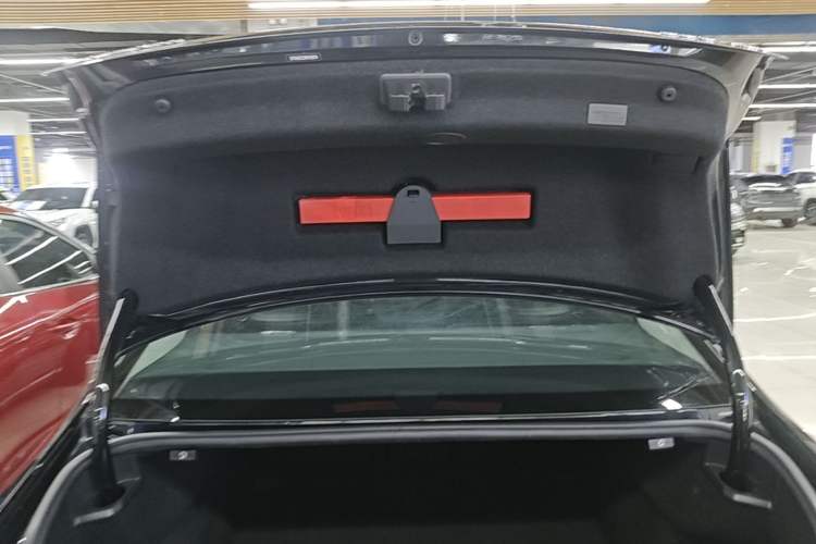 Used Volkswagen Magotan 2020 330TSI DSG Leading Model Trunk