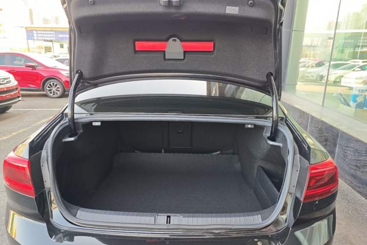 Used Volkswagen Magotan 2020 330TSI DSG Leading Model Trunk