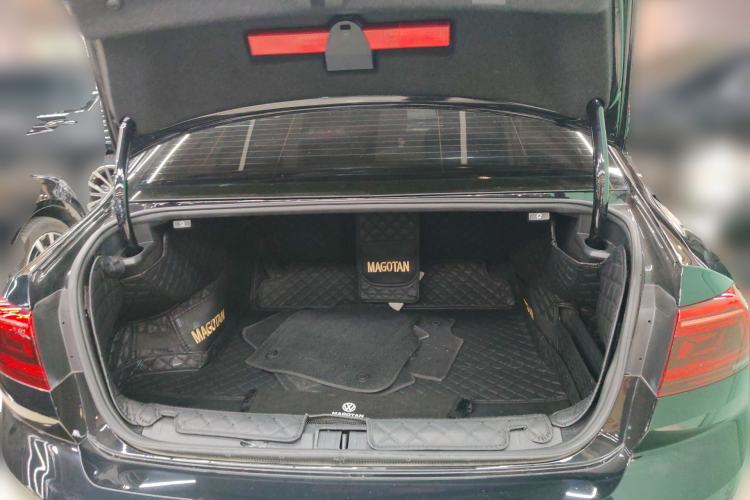 Used Volkswagen Magotan 2020 330TSI DSG Leading Model Trunk