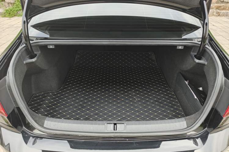 Used Volkswagen Magotan 2020 330TSI DSG Leading Model Trunk