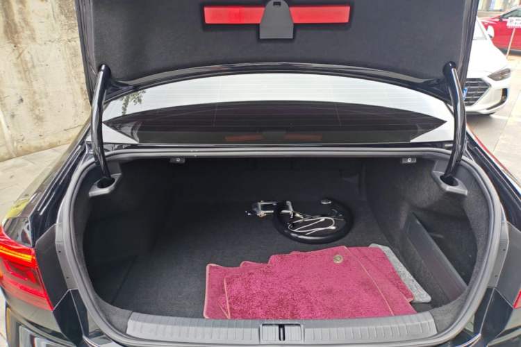 Used Volkswagen Magotan 2020 330TSI DSG Leading Model Trunk