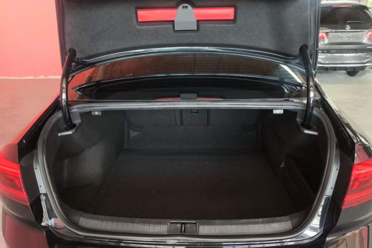 Used Volkswagen Magotan 2020 330TSI DSG Leading Model Trunk