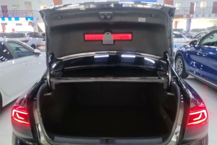 Used Volkswagen Magotan 2020 280TSI DSG Comfort Edition Trunk