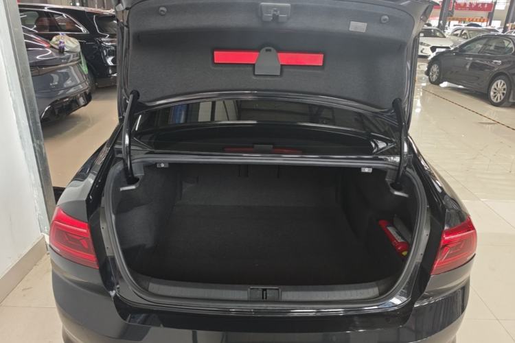 Used Volkswagen Magotan 2020 330TSI DSG Leading Model Trunk