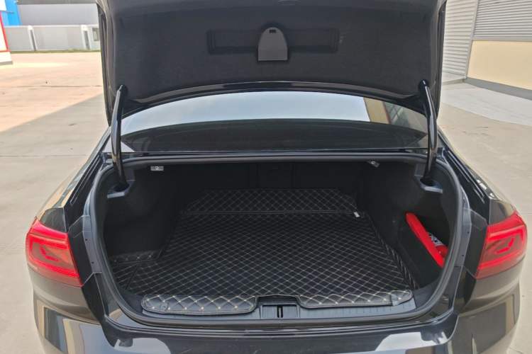 Used Volkswagen Magotan 2020 330TSI DSG Leading Model Trunk