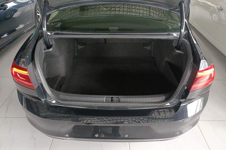 Used Volkswagen Magotan 2020 280TSI DSG Comfort Edition Trunk