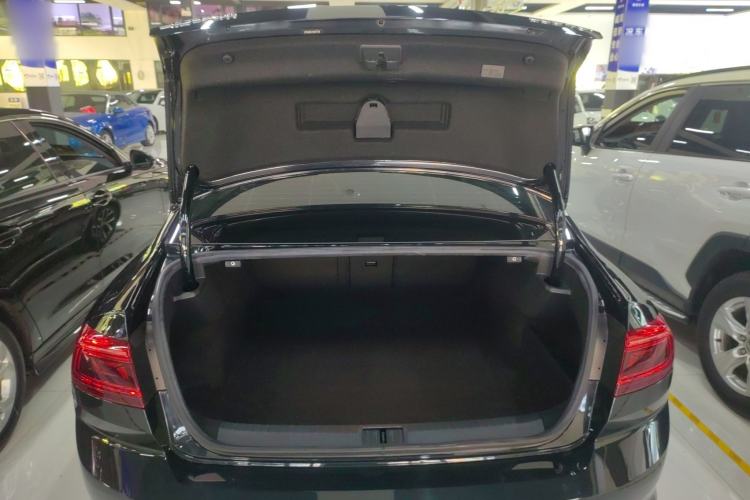 Used Volkswagen Magotan 2020 330TSI DSG Leading Model Trunk