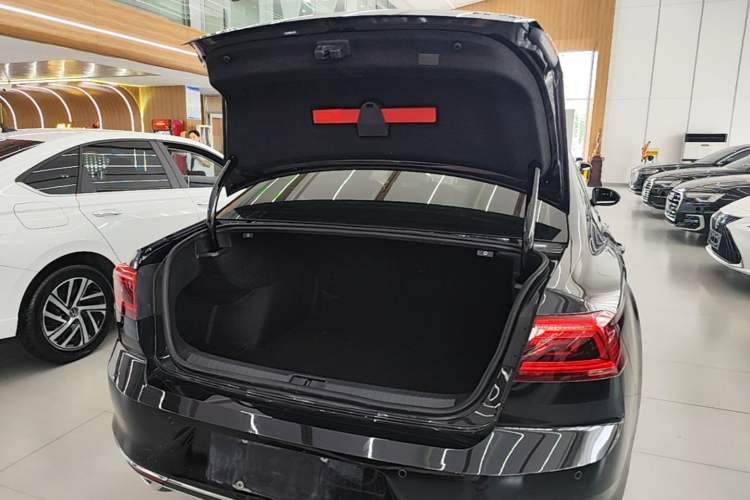 Used Volkswagen Magotan 2020 330TSI DSG Leading Model Trunk