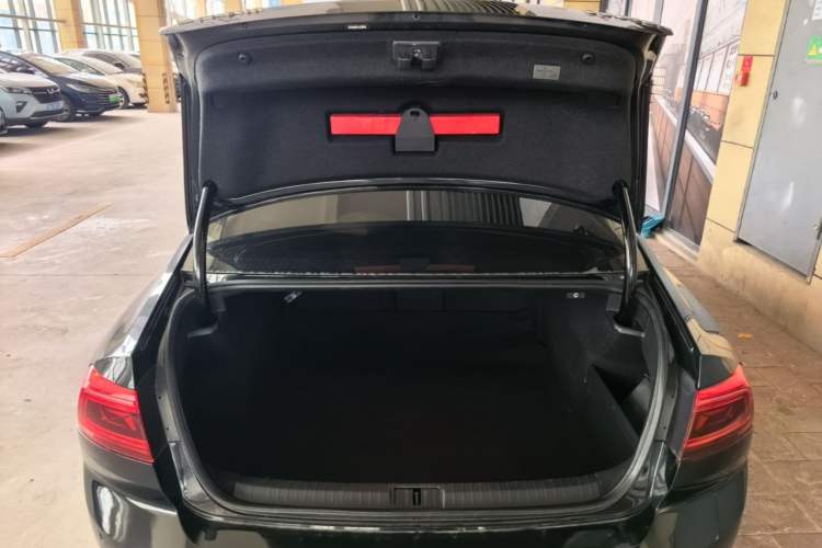 Used Volkswagen Magotan 2020 330TSI DSG Leading Model Trunk